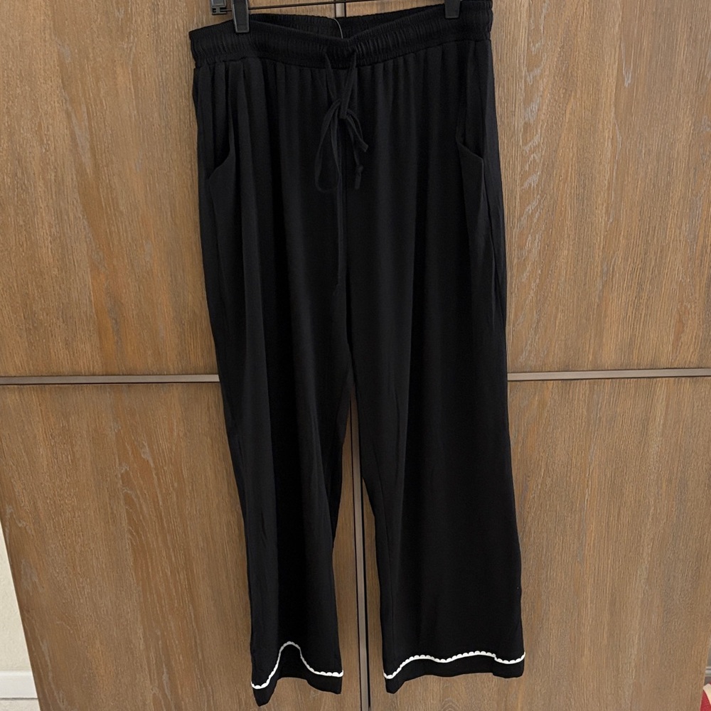 Women's Black Wide-Leg Pants